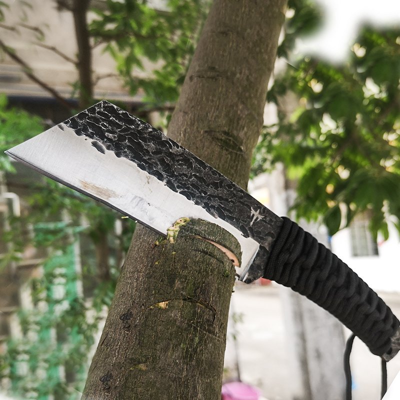 The field camp for outdoor survival uses a lot of knives with a high-strength