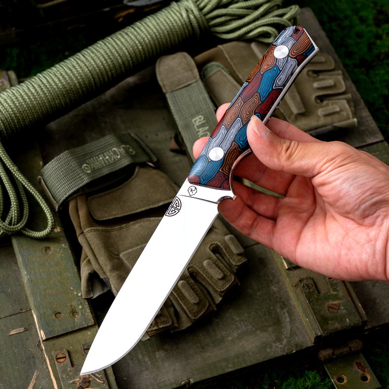An exterior blade, a multi-purpose, straight knife to survive in the field