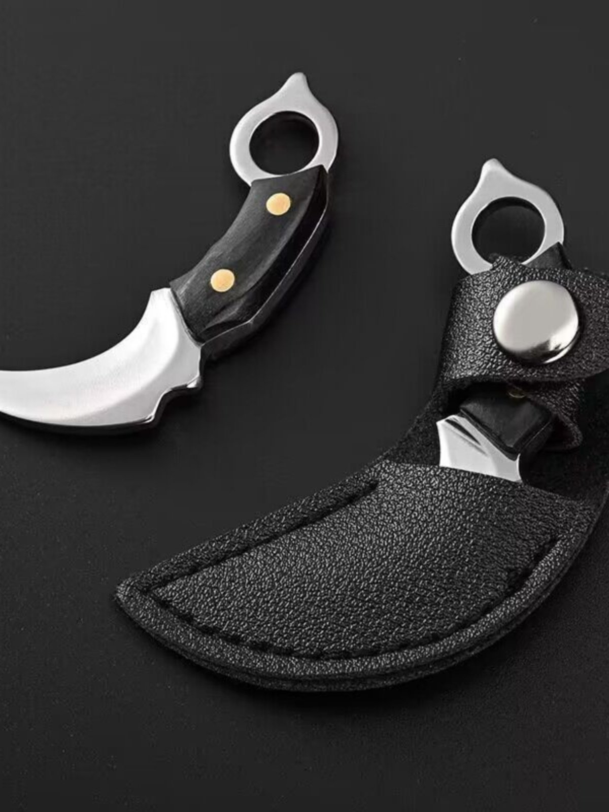 The outside knife is so hard that the key to the self-defense knife is tied to the mini machete