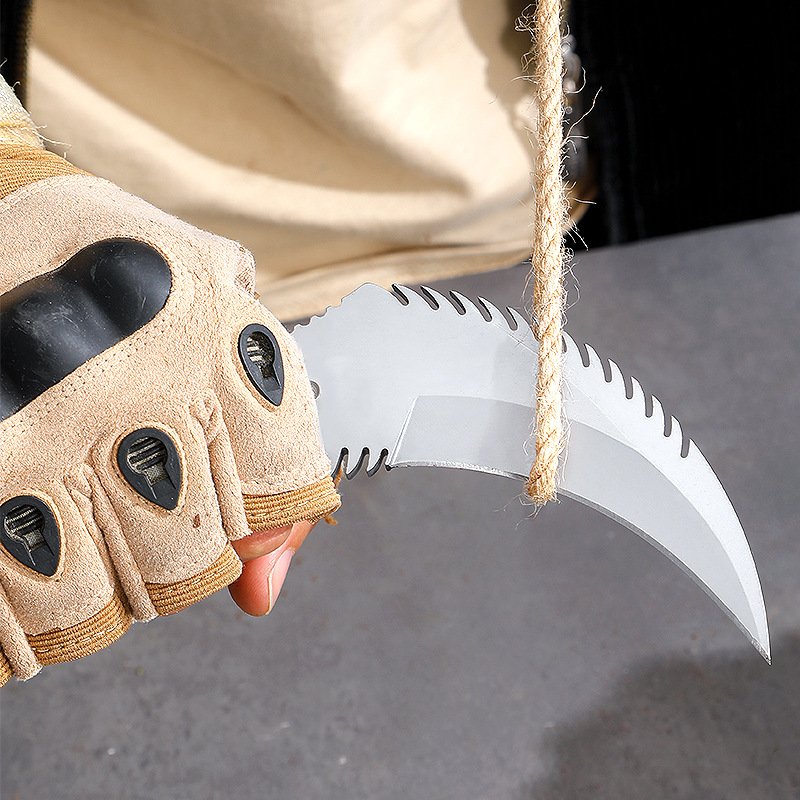 The field camp for outdoor survival uses a lot of knives with a high-strength