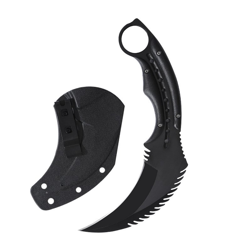 The field camp for outdoor survival uses a lot of knives with a high-strength