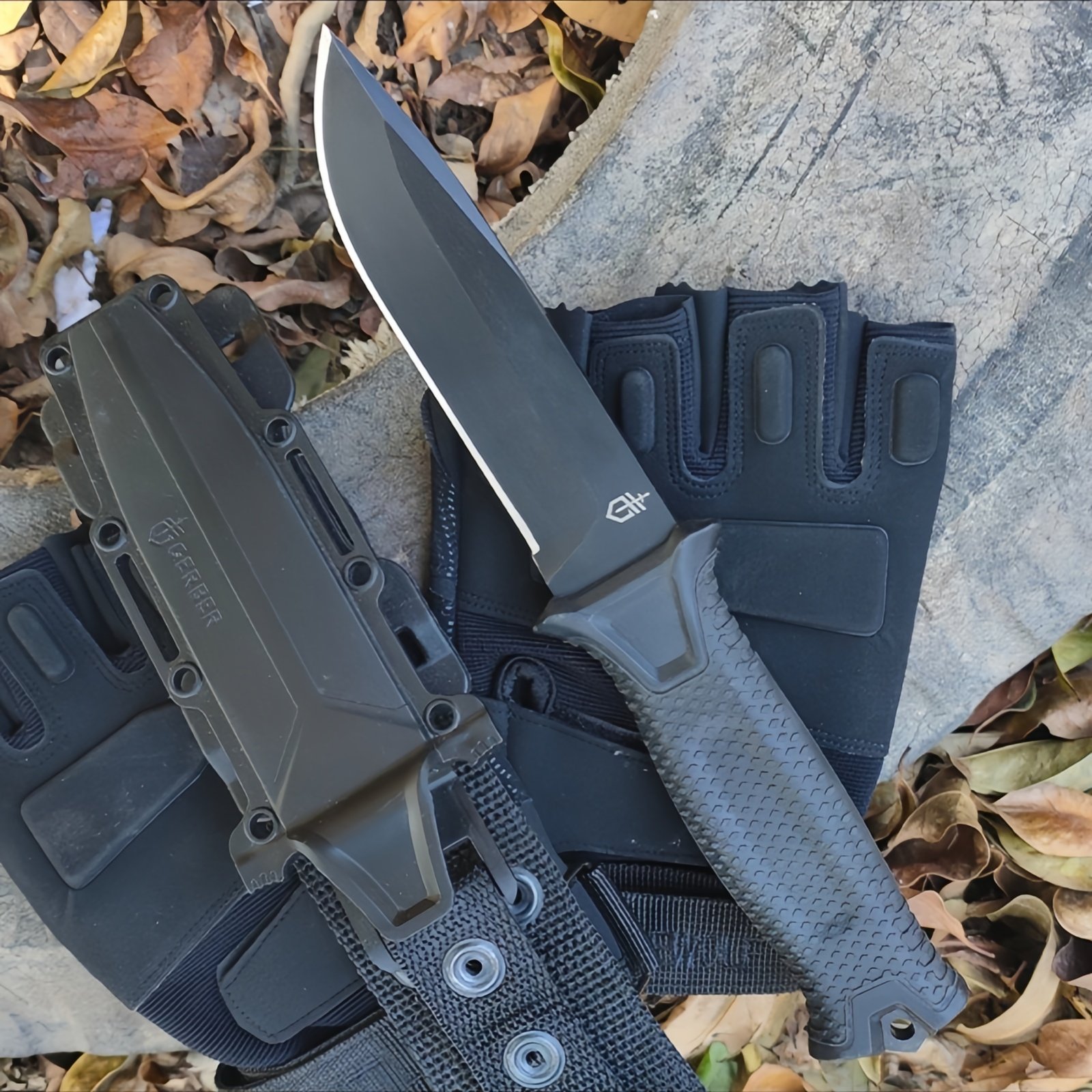 Gerber's straight-on-the-scratch camp, camping outside, climbing up the hill with a high-strength sharp-strike, straight-on-the-scatter