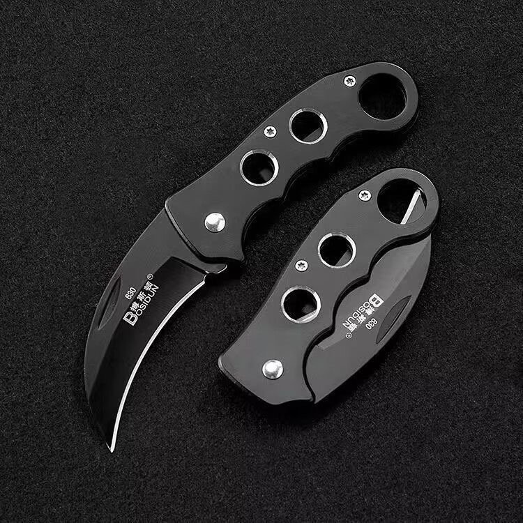 The camping knife is so hard that it folds key and fruit in the field with the claw knife