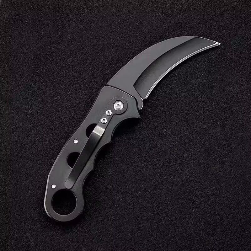 The camping knife is so hard that it folds key and fruit in the field with the claw knife