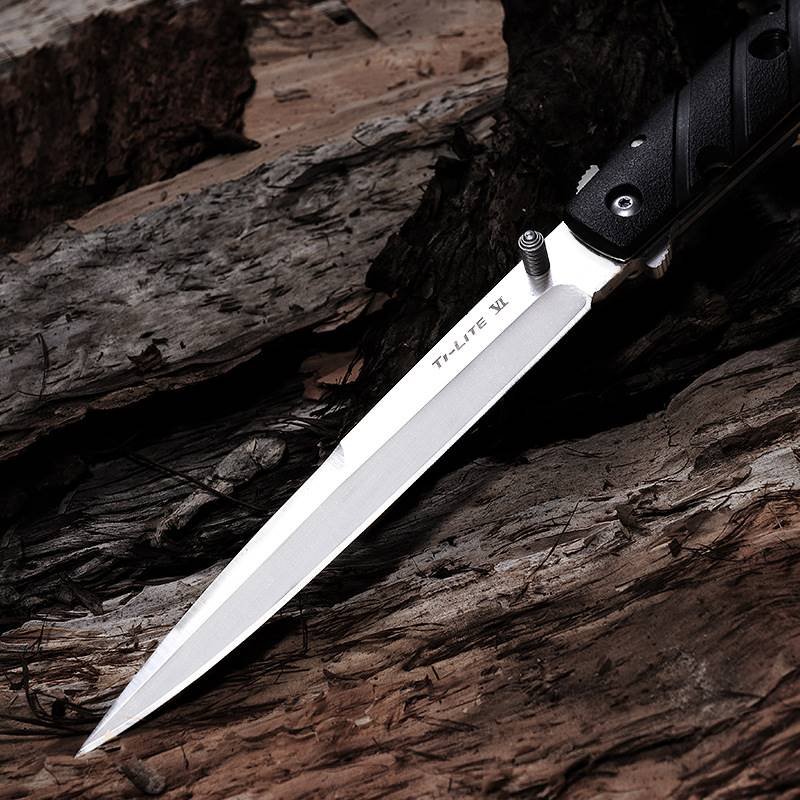 An outdoor folding knife with a high-strength protection knife to camp in the field for a sharp fruit knife