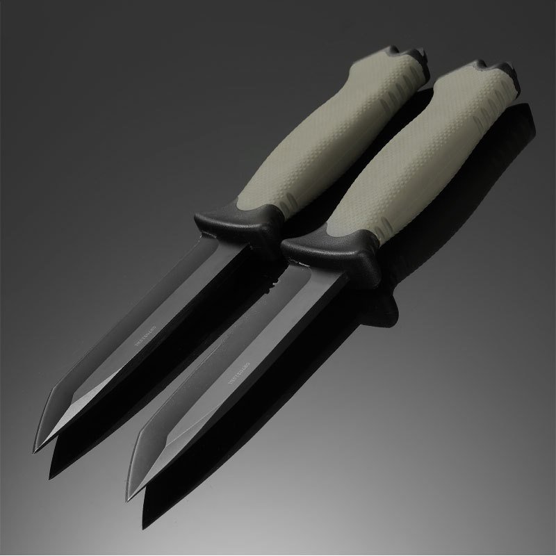 With a straight knife, the camper has a high-strength sharp blade and a fruit knife with a cold weapon