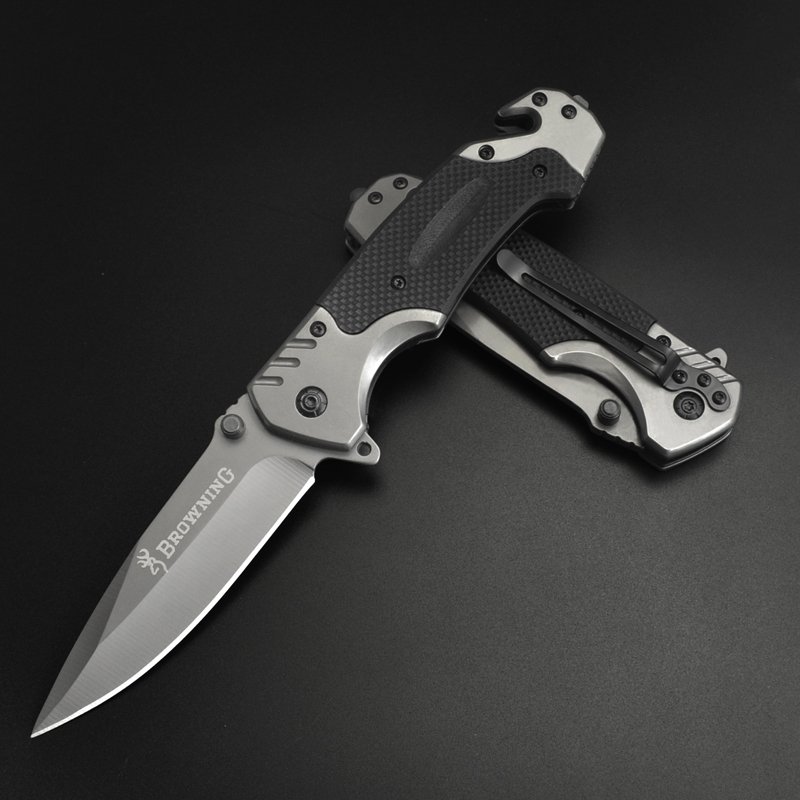 The camping camp with a full steel knife and a Japanese multipurpose fruit knife