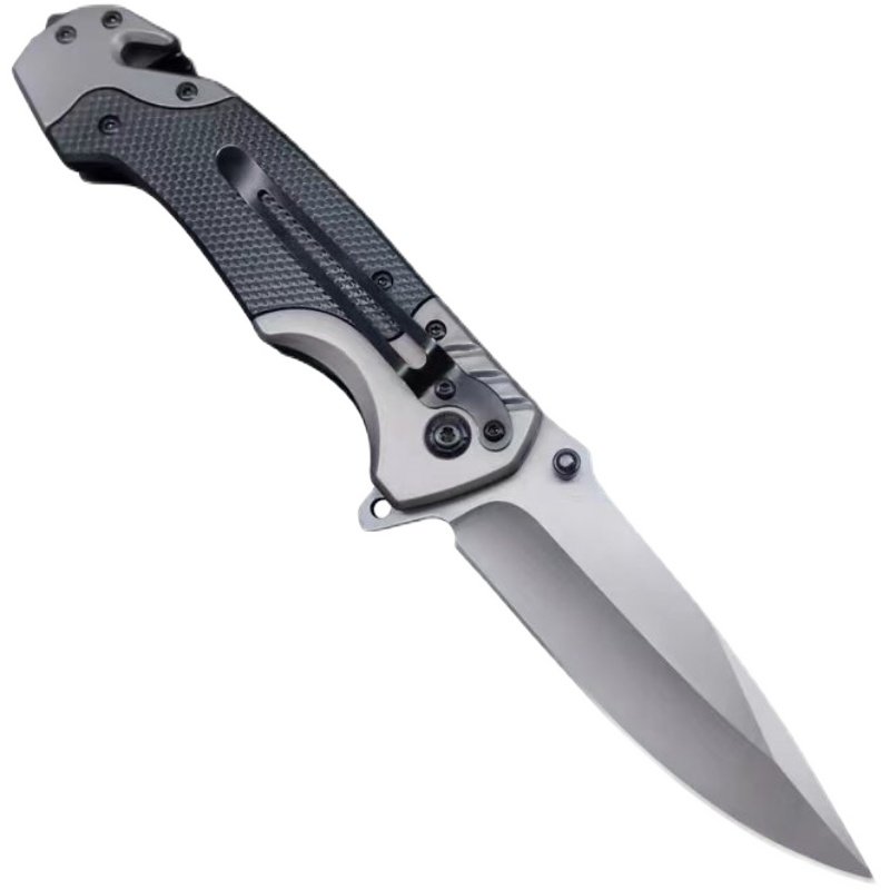 The camping camp with a full steel knife and a Japanese multipurpose fruit knife