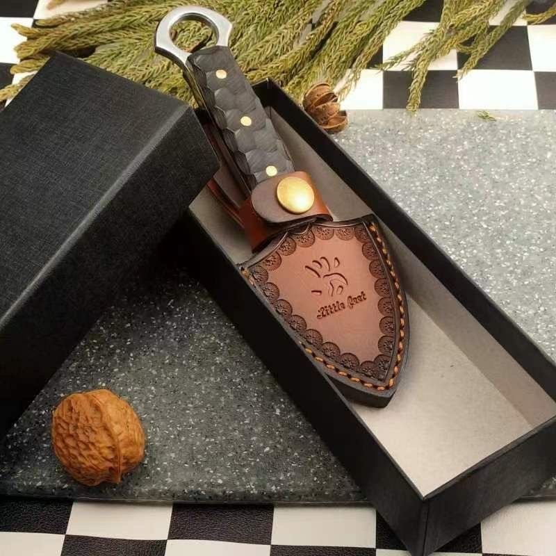 VG10 MAKES A CAMP WITH A KNIFE AND A KNIFE