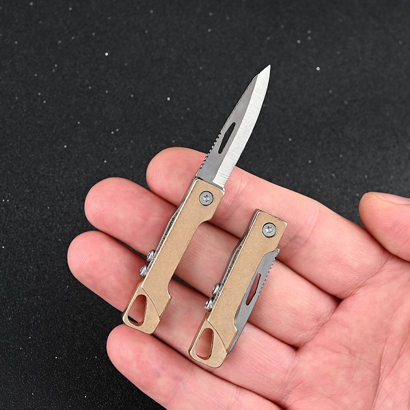 A pocket knife, a brass little knife, a walled-up piece of knife, with a handy delivery key button, a tiny folding knife