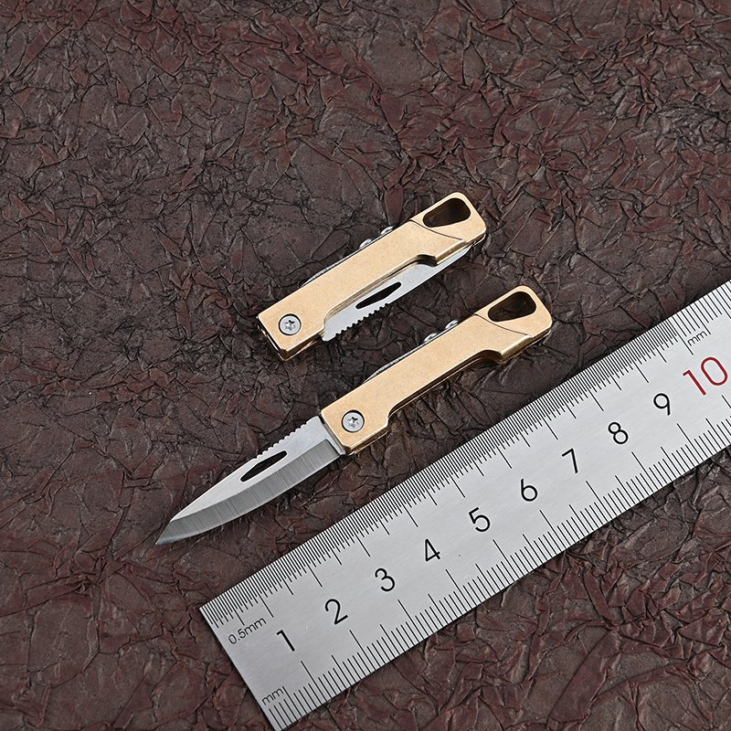 A pocket knife, a brass little knife, a walled-up piece of knife, with a handy delivery key button, a tiny folding knife
