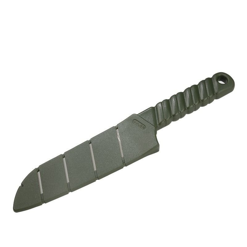 Eighteen authors cut meat and fruit knives with stainless steel cutter outside the camp and used knives in the kitchen