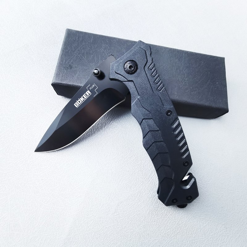 In the open camp, the steel-repeated swordsmen went with their tactical survival knives and cut them with sharp fruit knives