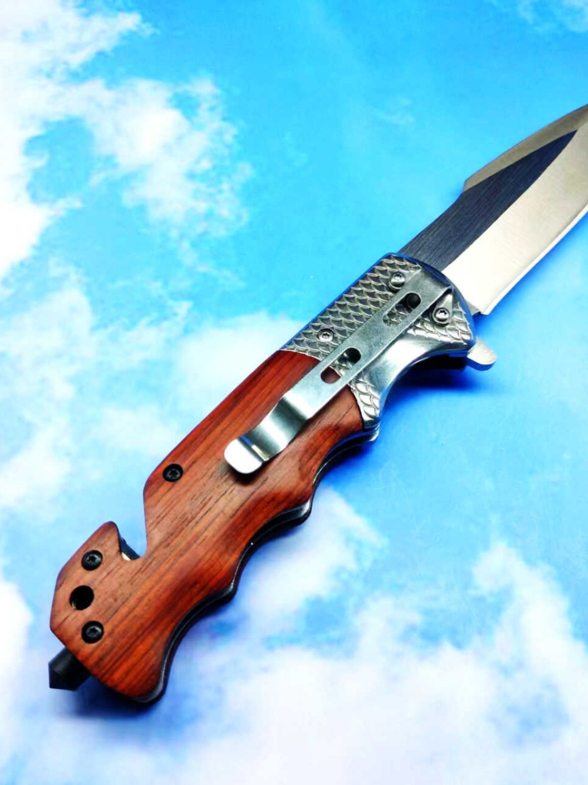 An outdoor folding knife with a high-strength sharp blade and a small knife to protect himself from it