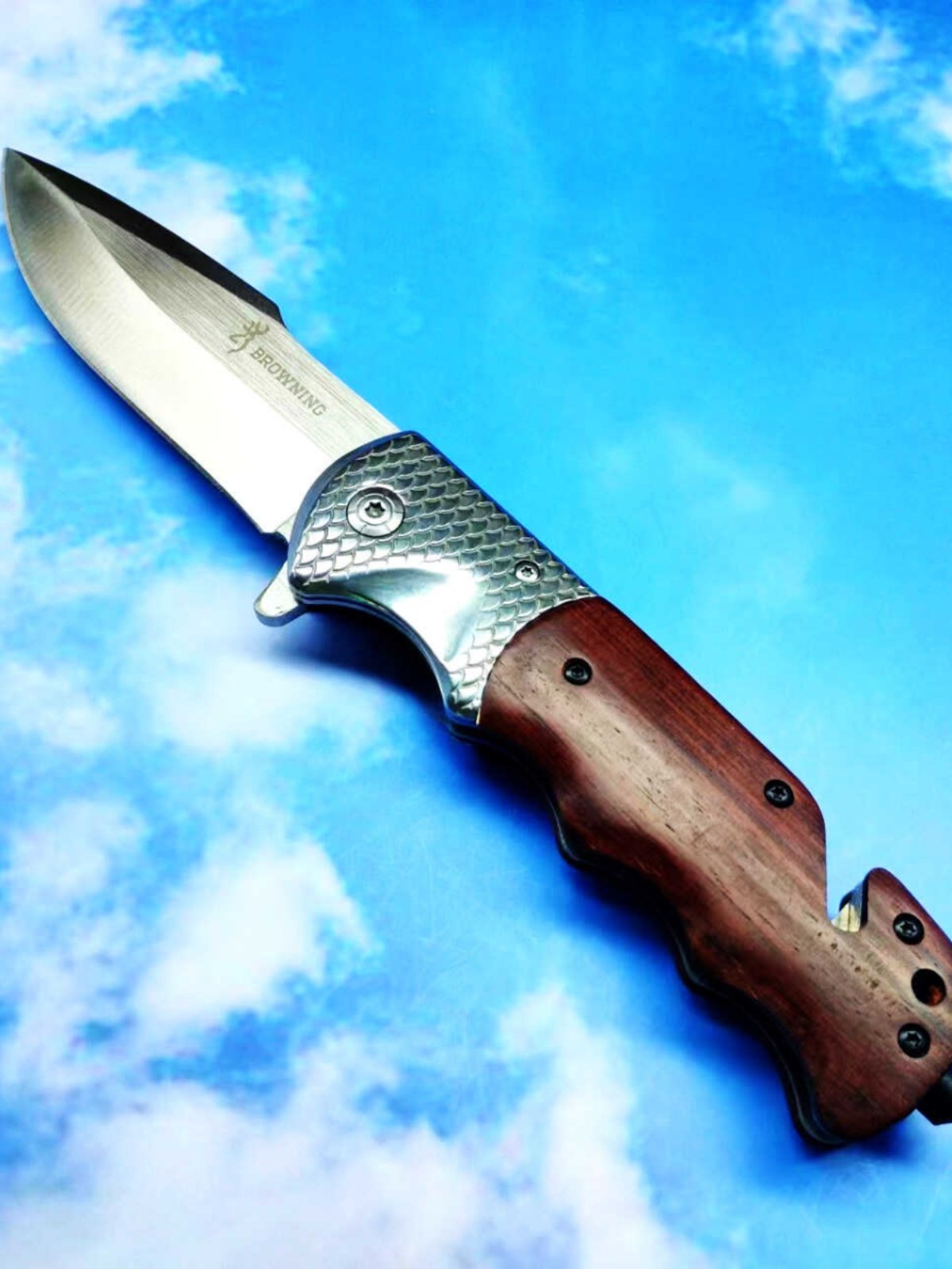 An outdoor folding knife with a high-strength sharp blade and a small knife to protect himself from it