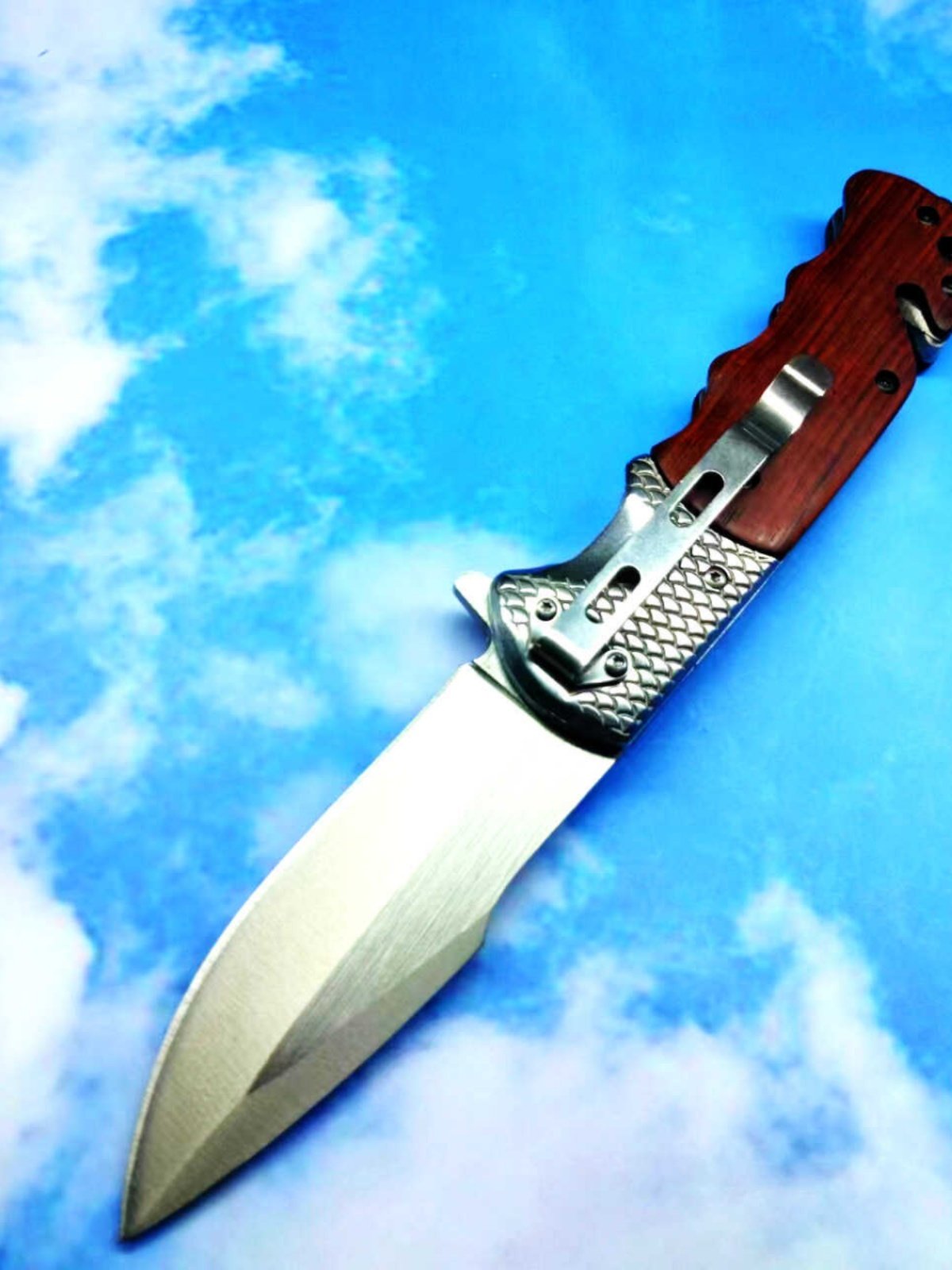 An outdoor folding knife with a high-strength sharp blade and a small knife to protect himself from it