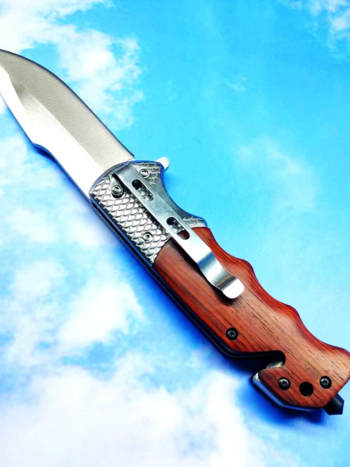An outdoor folding knife with a high-strength sharp blade and a small knife to protect himself from it