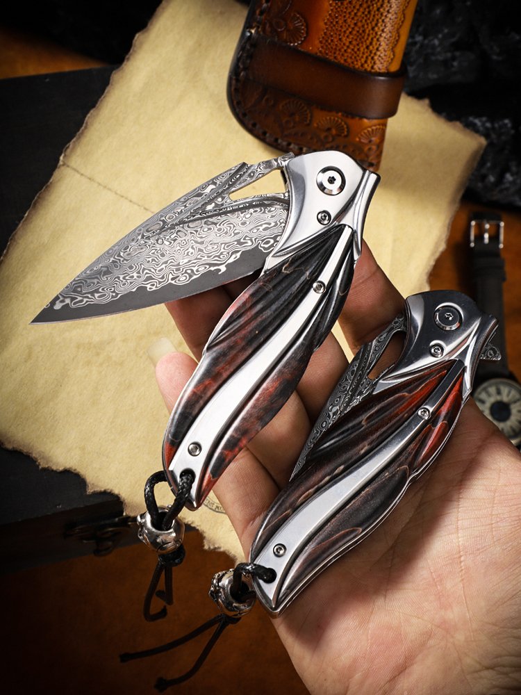 Pyramid imported the Damascus steel folding knife to work on the high-strength sharp knife outside the house, and then he carried it