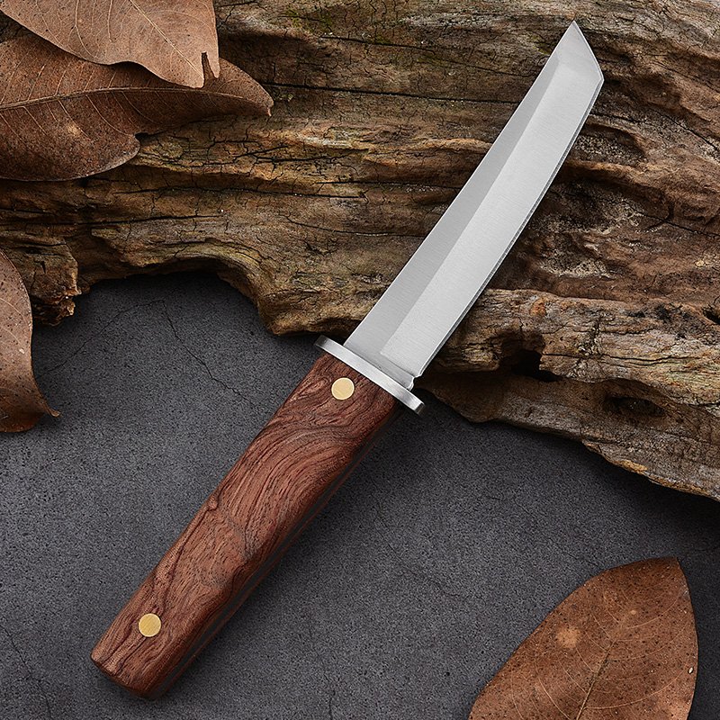 A field camper with a field knife and a high-strength field knife