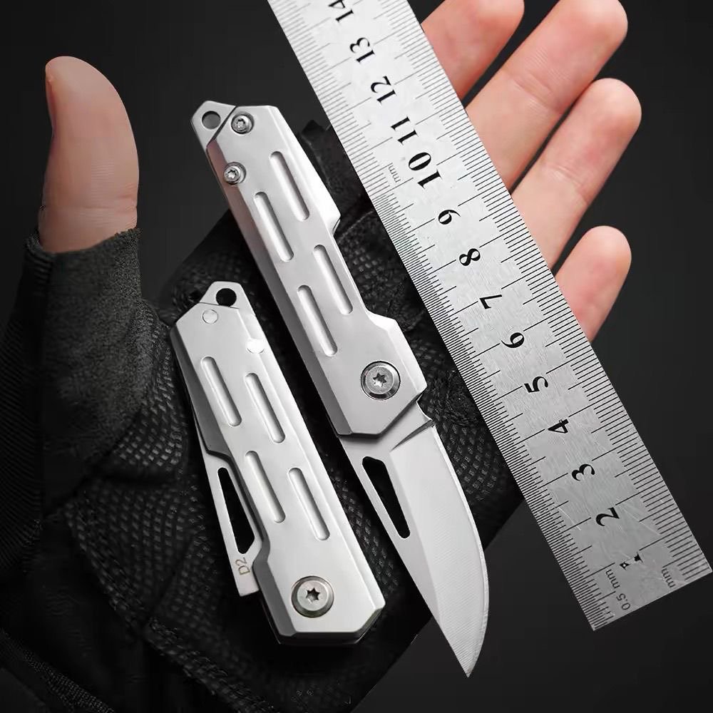 The stainless steel little knife is so sharp, it's a folding knife, it's handing over the box and the key to the fruit knife