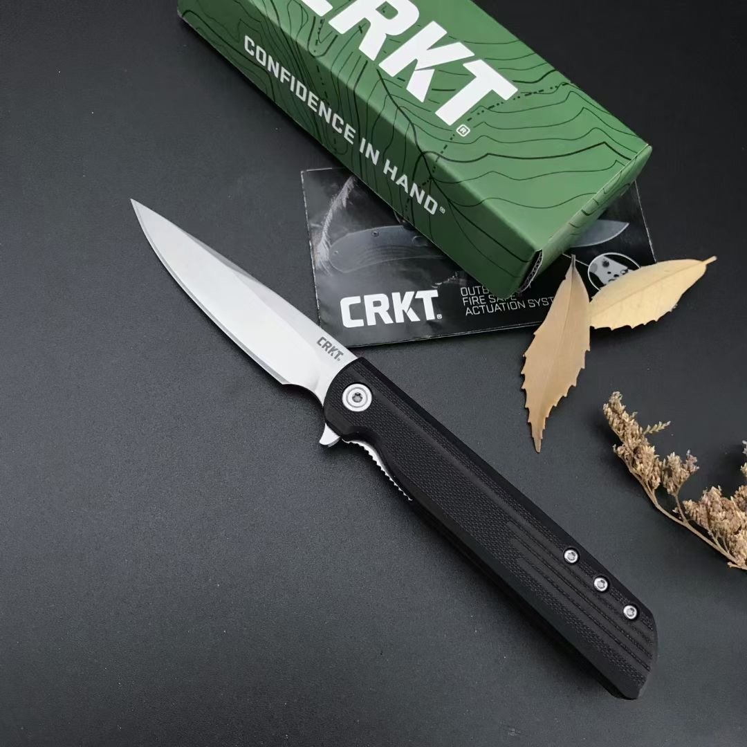 A small knife for protection and a fruit knife for Damascus with a high-strength crutches and a multi-purpose knife for camping