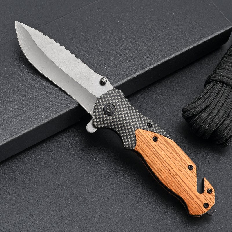 The camping knife was folded with a small knife and a small fruit knife with a mini camper knife