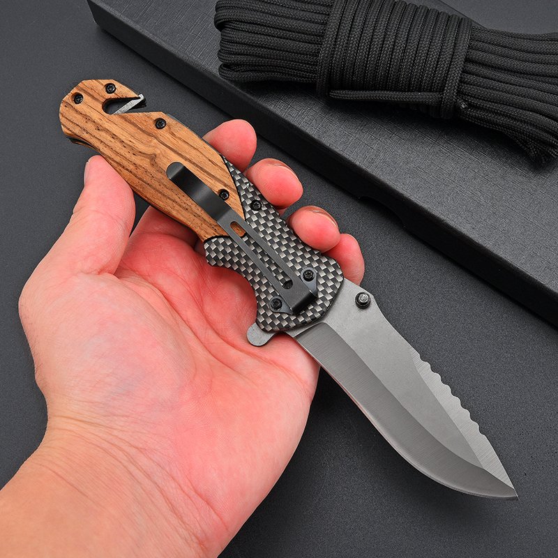 The camping knife was folded with a small knife and a small fruit knife with a mini camper knife
