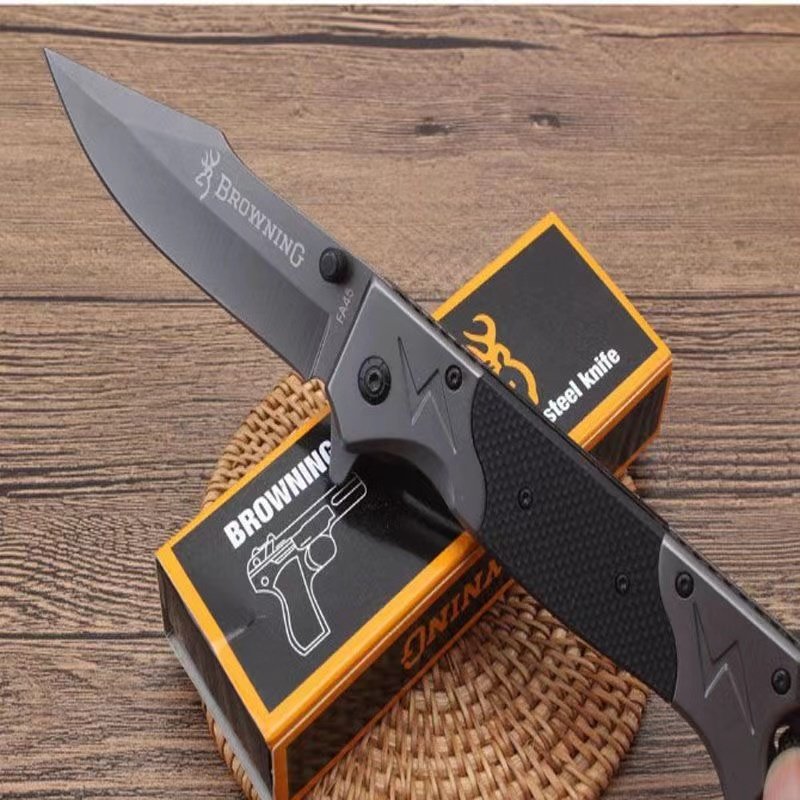 An outdoor knife with a cold-detonated weapon, a knife folded by a knife, a fruit knife, and a small knife for a camping camp