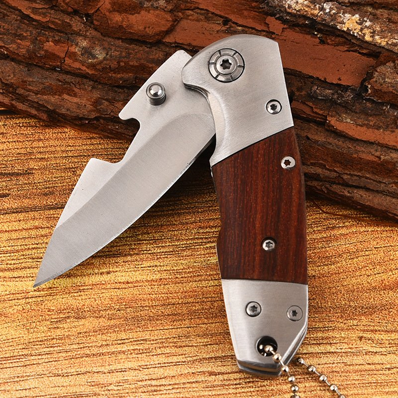 The stainless Iron Thunder's folding knife in the field carries a multi-purpose, multi-purpose, defensive knife for survival