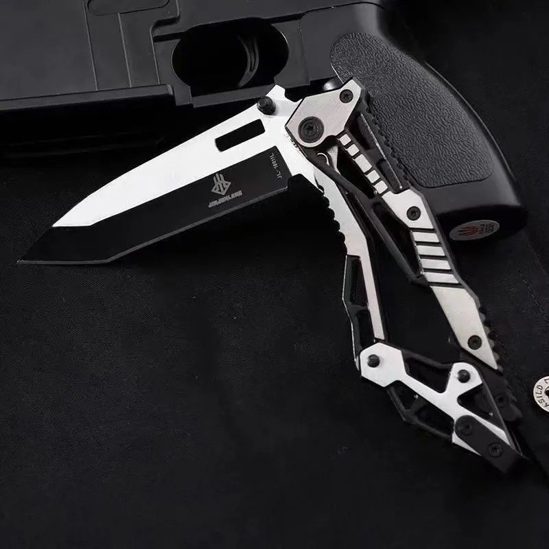 A small knife with a high-strength fruit knife and a cold weapon knife with a sharp outside knife