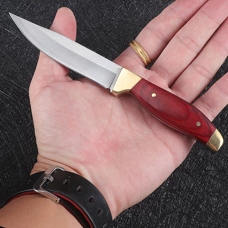 The field life knife is armed with a knife and a knife for life