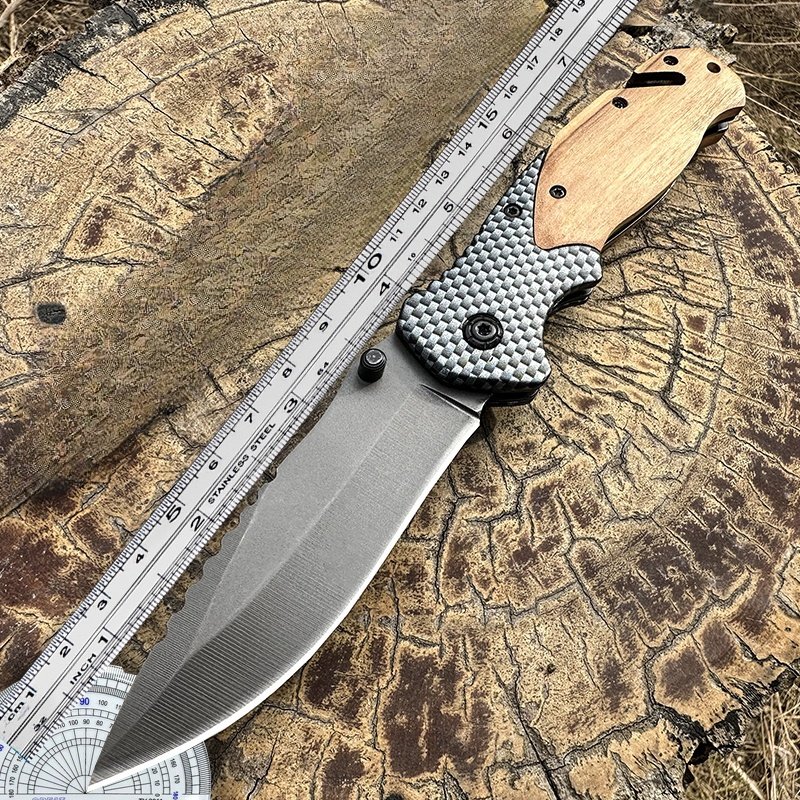The camper's life knife was accompanied by a sharp, high-strength folding knife, an outdoor survival knife with a body-proof fruit knife