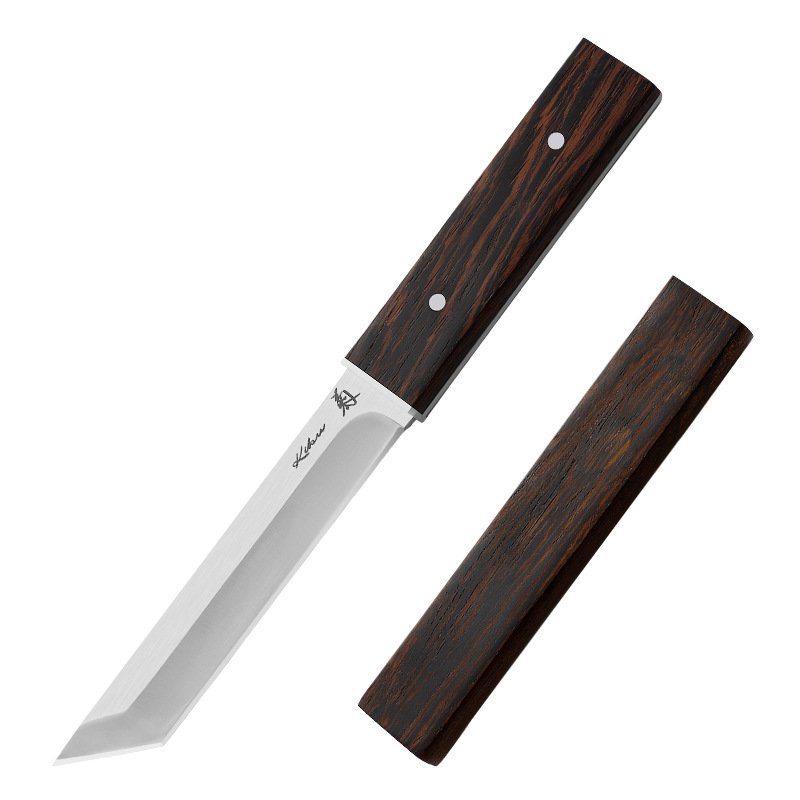 The field camp for outdoor survival uses a lot of knives with a high-strength
