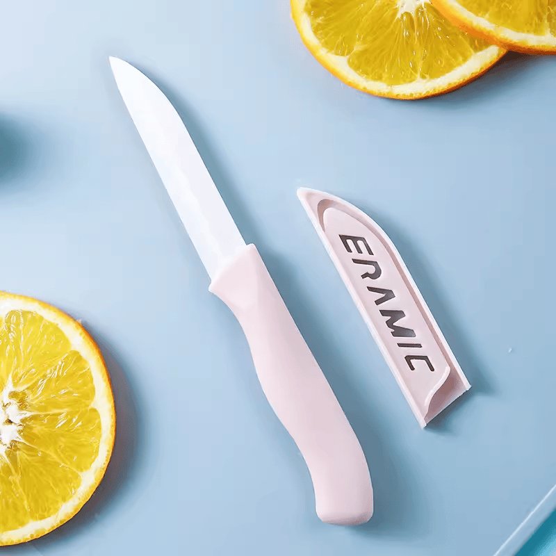 A porcelain fruit knife with a leather knife and a kitchen knife will carry it to the Piguacamole student dorm