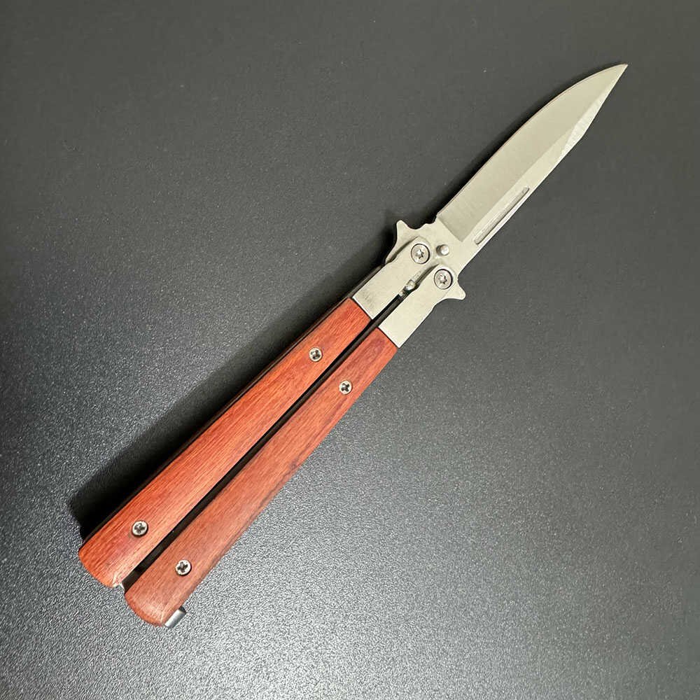 Butterfly blades in the field, with their tactics to survive, folding fruit knife game toy toy-kids unopened
