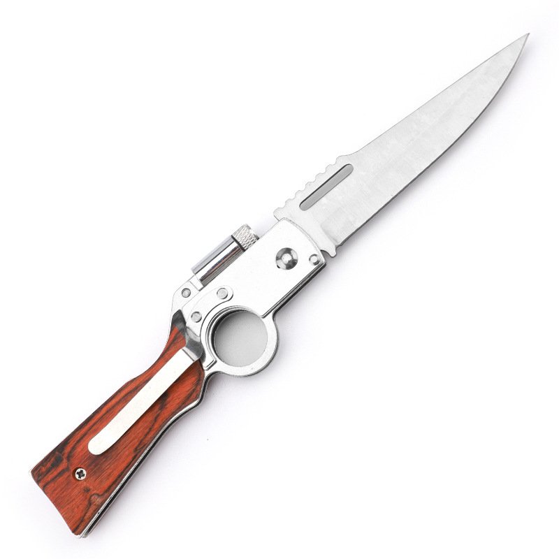 AK47 FOLDS THE SMALL KNIFE AND CUTS THE FRUIT OUTDOORS TO CAMP IN THE WILDERNESS