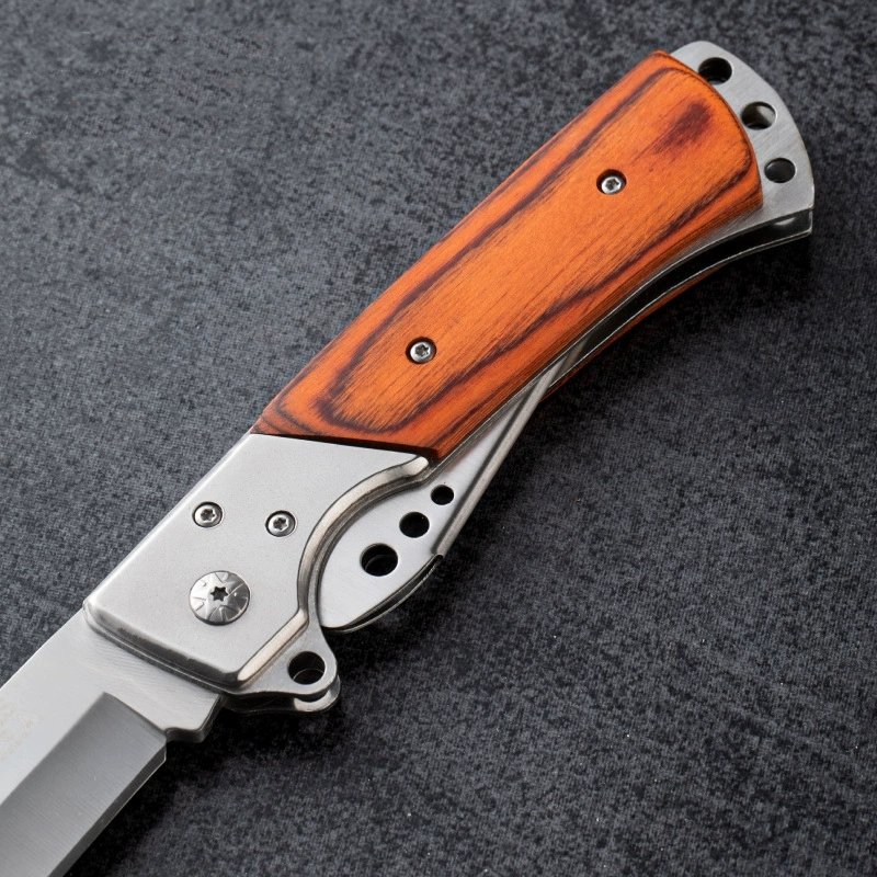 Yangjiang hand-to-hand folding knife with a high-strength blade and a small knife to fold a fruit knife at the top of the picnic house