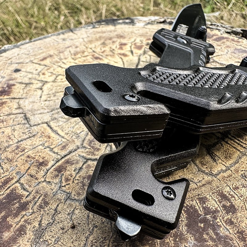 The camper's life knife was accompanied by a sharp, high-strength folding knife, an outdoor survival knife with a body-proof fruit knife