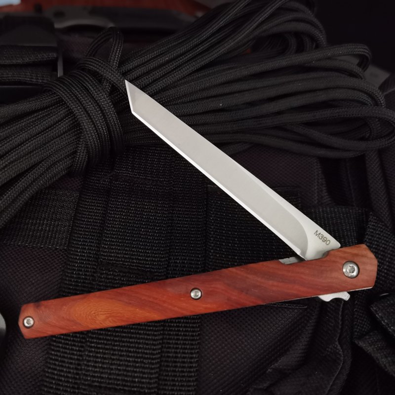 A mini knife folds out-of-the-door knife, a delivery tool