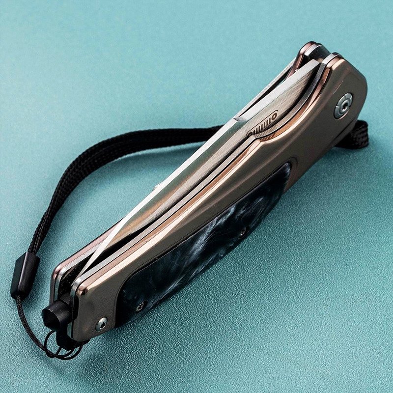 An outdoor folding knife, a high-string blade, a sharp knife, and a fruit knife with it