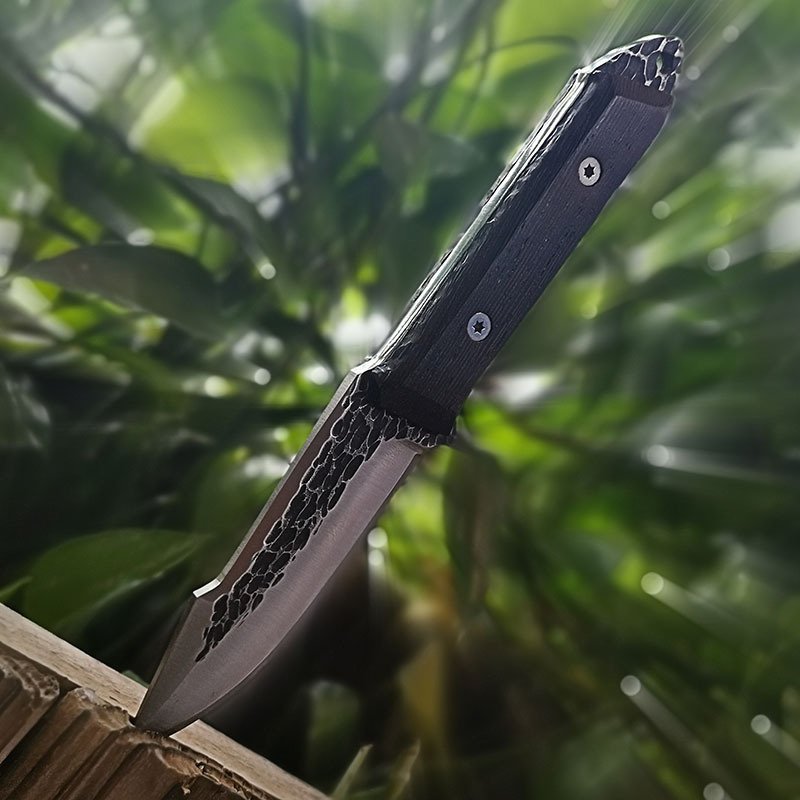 Hand-to-hand camping knife in the open wilderness with a high-strength sharp steel blade for protection