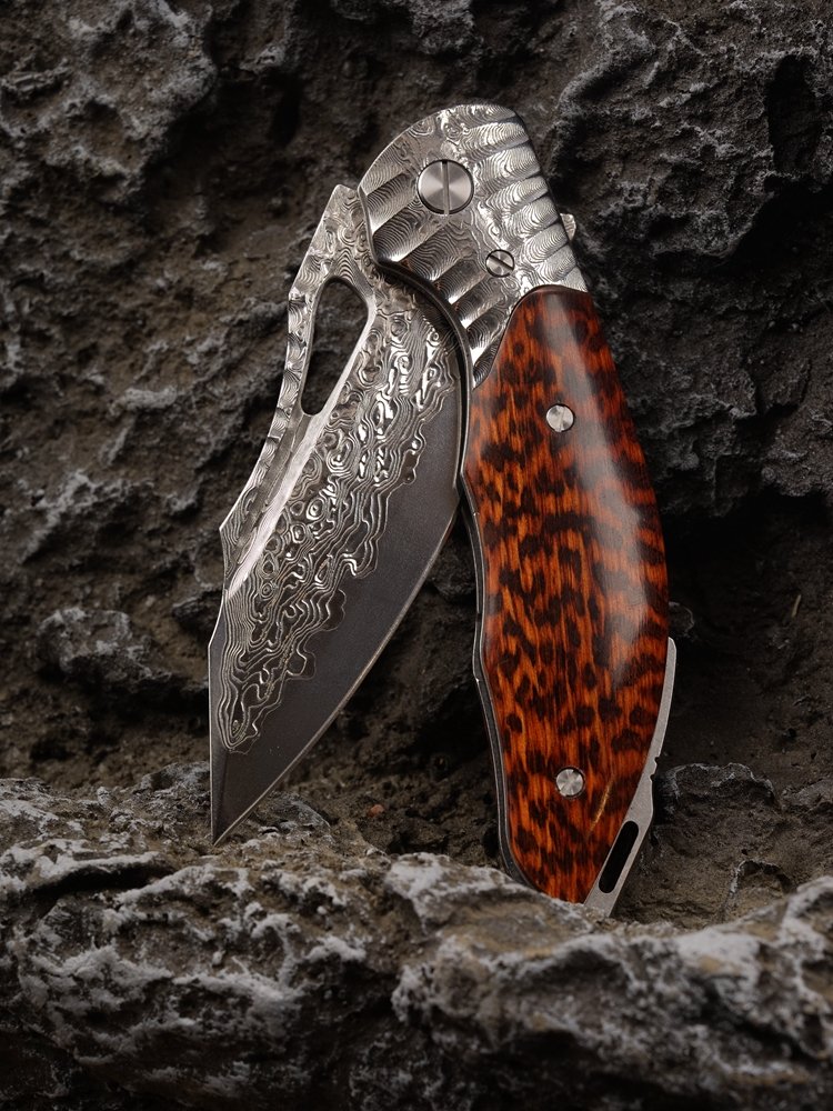 THE BIG-MOUTHED 2ND GENERATION OF HIGH-END DAMASCUS STEEL FOLDING KNIFE CAMPING OUTSIDE THE HOUSE WITH A SHARP BLADE WITH AN EDC BLADE