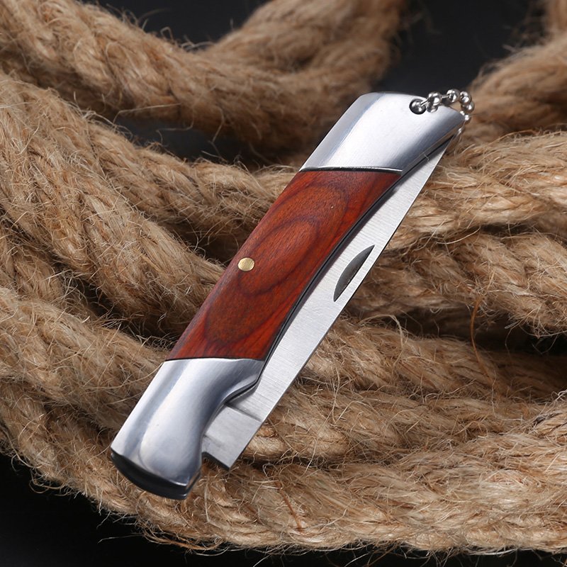 The mini-clap knife, the high-hard camping key, the sharp knife with the open blade