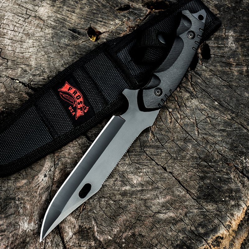The field camp for outdoor survival uses a lot of knives with a high-strength