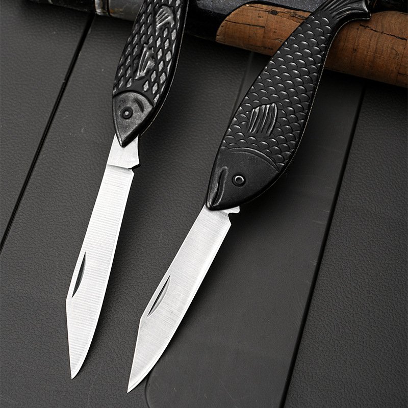 An outdoor camping knife with a multi-purpose folding knife survives in the middle of nowhere