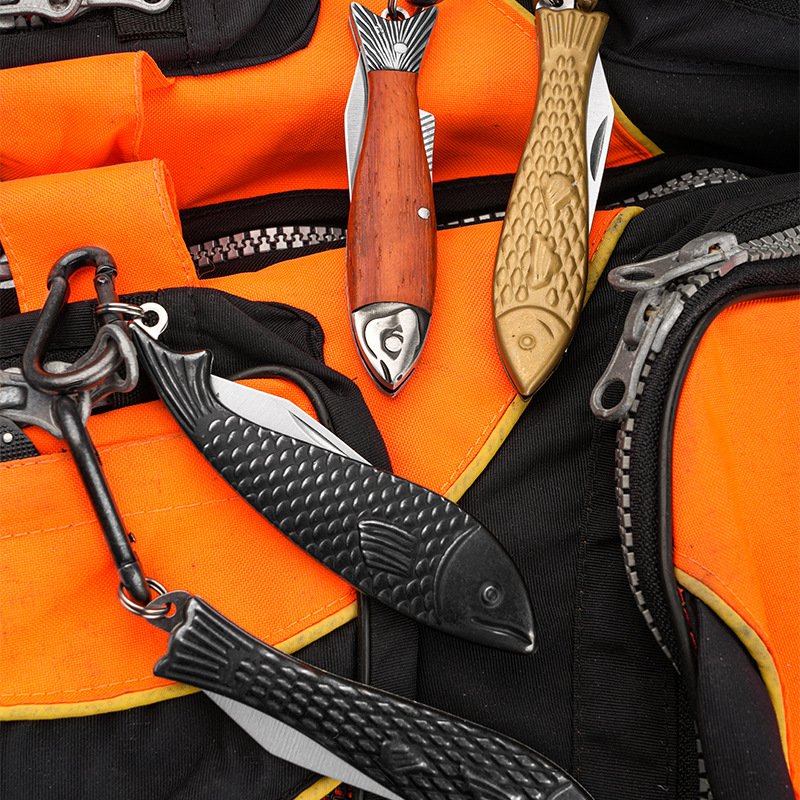 An outdoor camping knife with a multi-purpose folding knife survives in the middle of nowhere