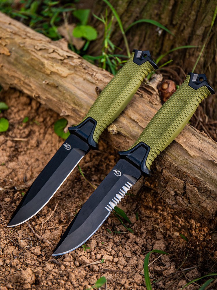 A high-strength, sharp, wild, life-saving knife with a multi-purpose tactic to survive in the field