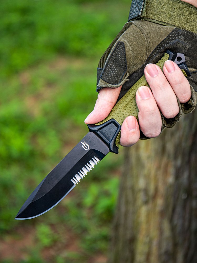 A high-strength, sharp, wild, life-saving knife with a multi-purpose tactic to survive in the field
