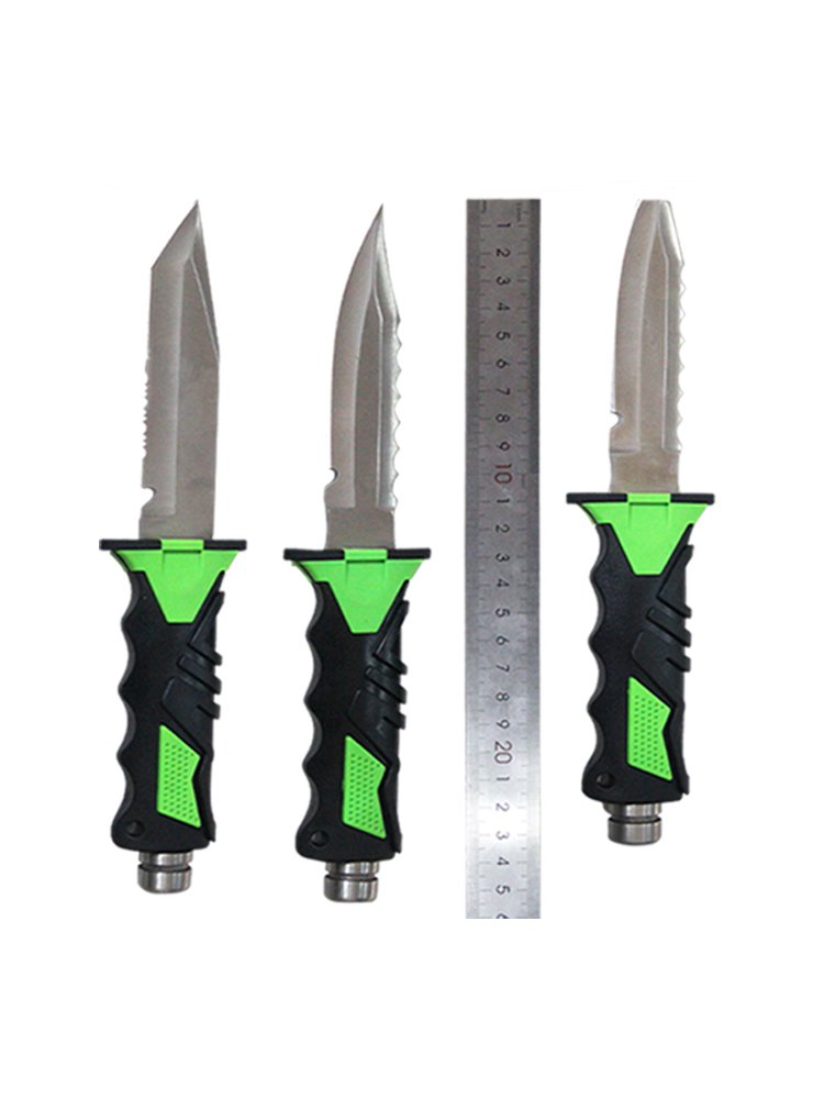 Camping adults with stainless steel and life-saving cutters in life-scratches tied with rescue ropes