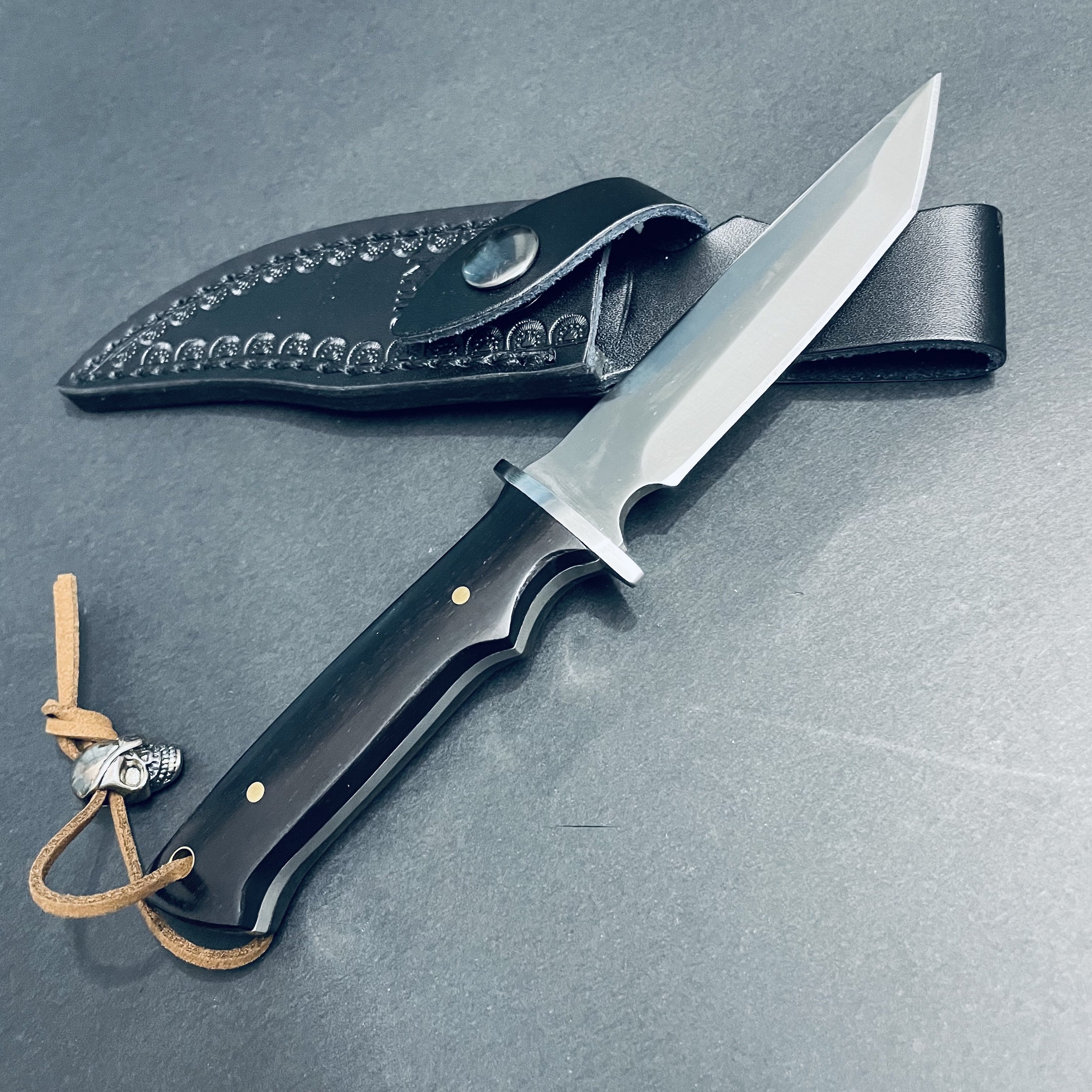 The new Kikuda fruit-slasher with a slashing knife to protect himself